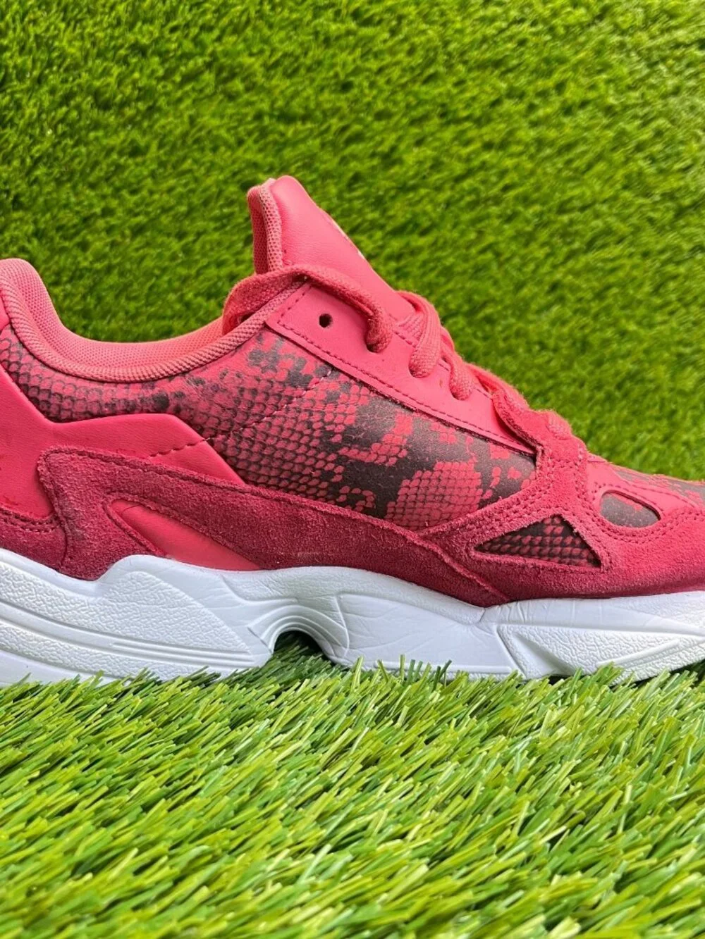 Adidas Originals Falcon‎ Womens Size 8.5 Craft Pink White Running Shoes Sneakers